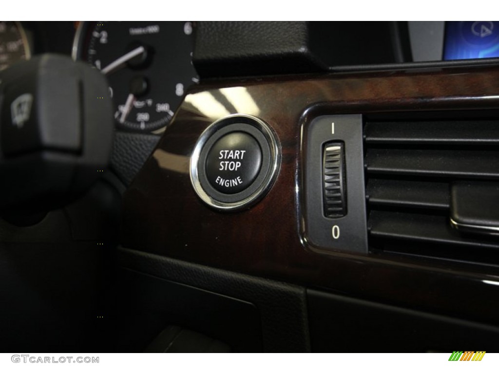 2011 3 Series 328i Convertible - Black Sapphire Metallic / Black photo #26