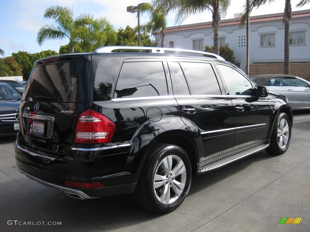 2010 GL 350 BlueTEC 4Matic - Black / Black photo #2