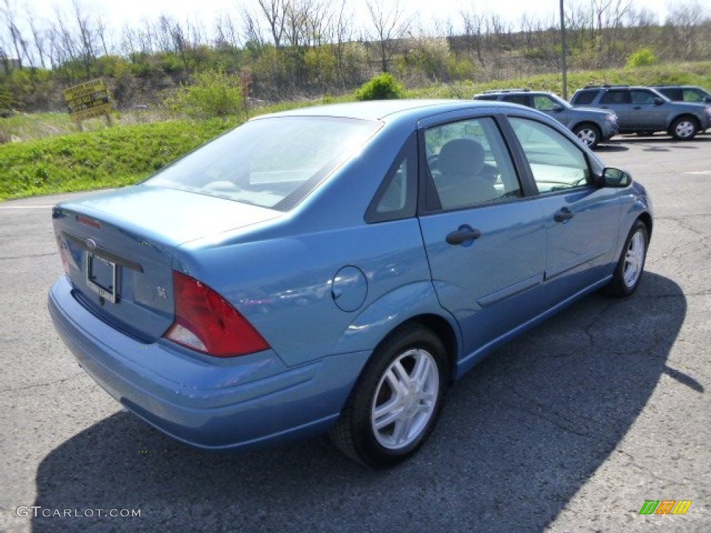 2001 Focus SE Sedan - Light Sapphire Blue Metallic / Medium Graphite Grey photo #2