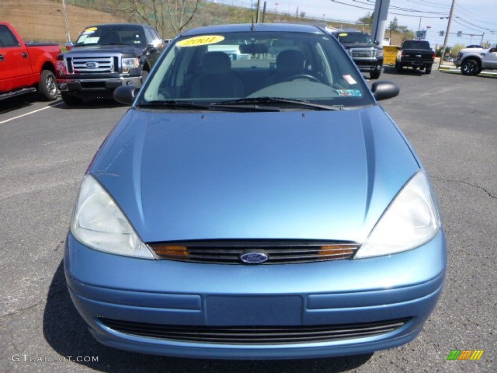 2001 Focus SE Sedan - Light Sapphire Blue Metallic / Medium Graphite Grey photo #6