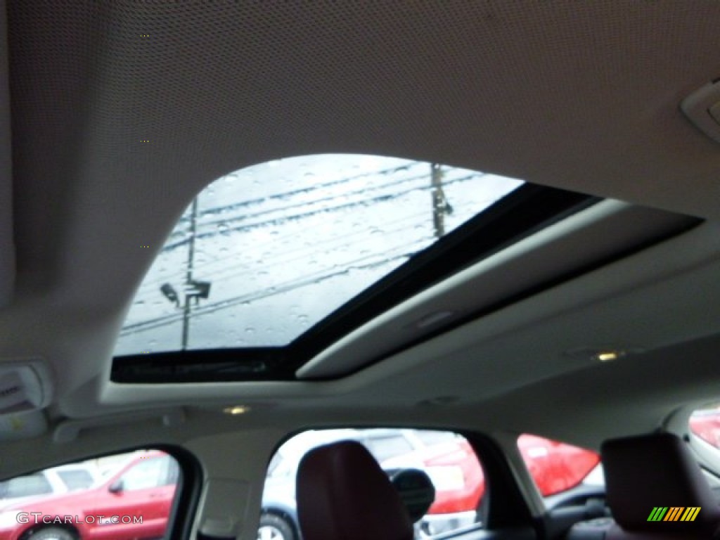 2012 Ford Focus Titanium 5-Door Sunroof Photo #80148138
