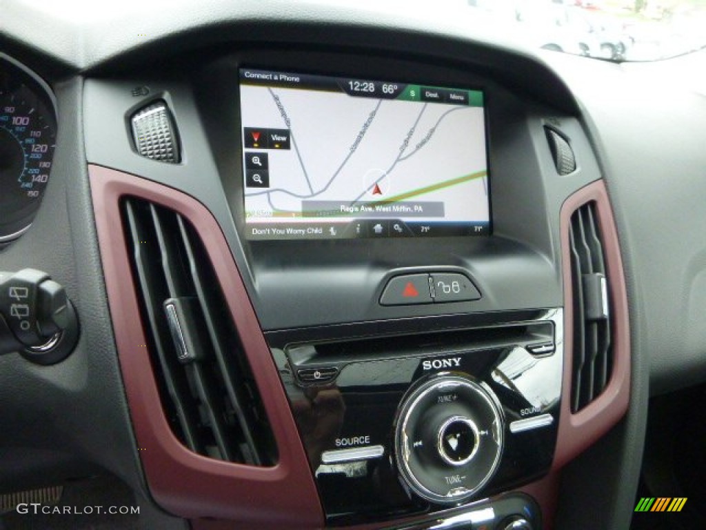 2012 Ford Focus Titanium 5-Door Navigation Photos
