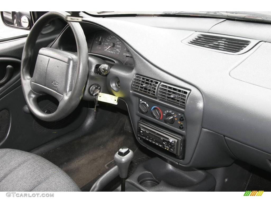 1999 Cavalier Coupe - Bright Red / Graphite photo #9