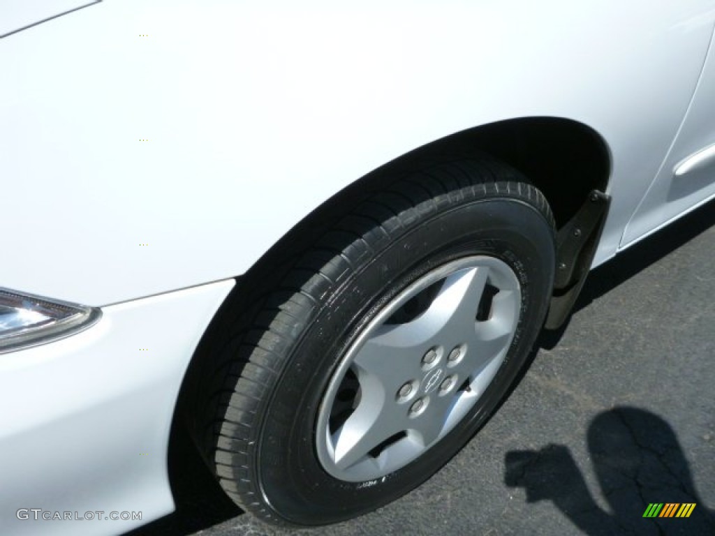 2002 Cavalier Sedan - Bright White / Graphite photo #8