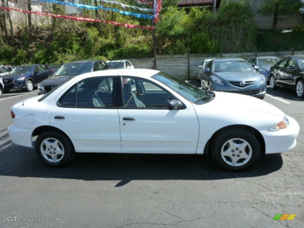 2002 Cavalier Sedan - Bright White / Graphite photo #13
