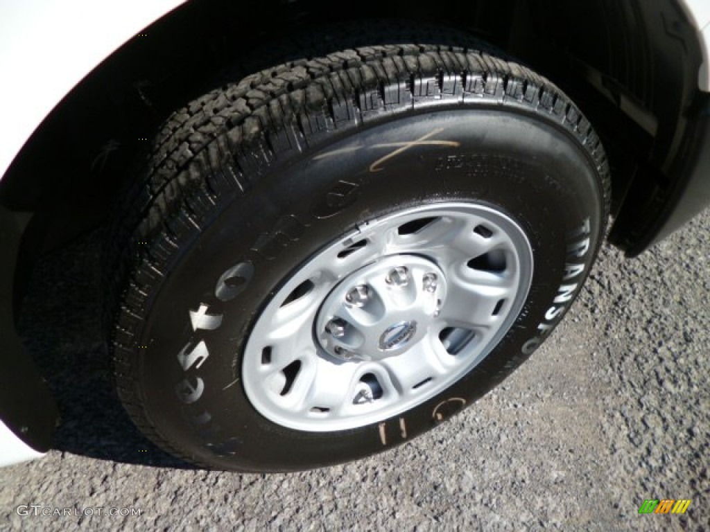 2013 Nissan NV 2500 HD S High Roof Wheel Photos