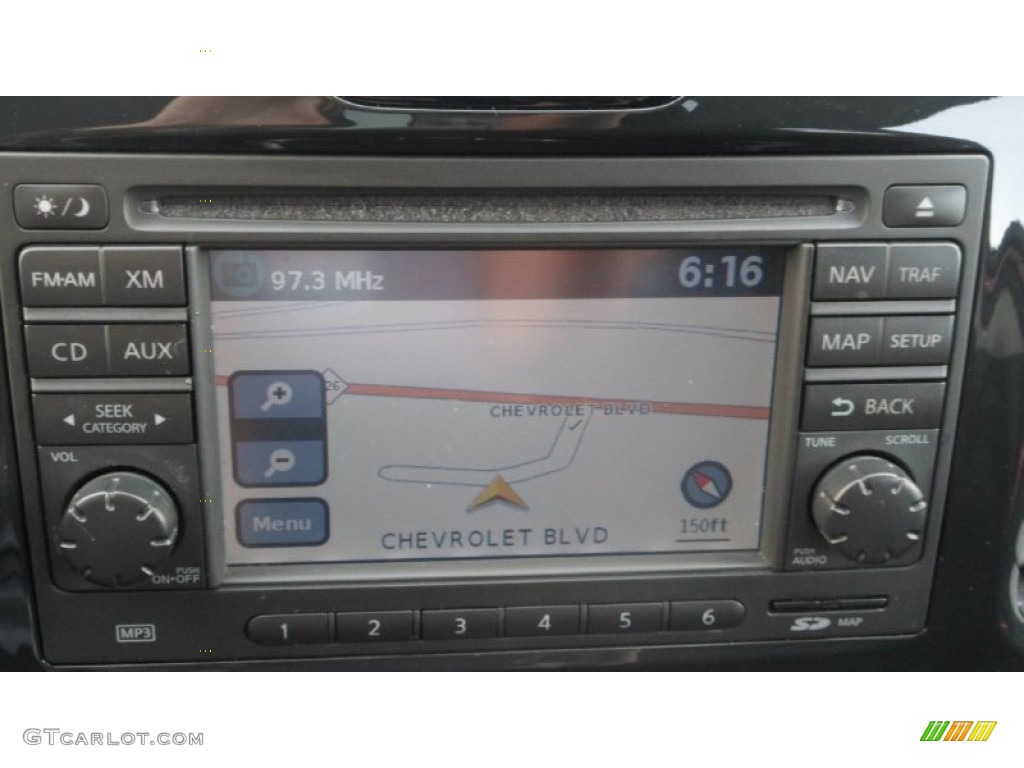 2011 Nissan Juke SV Navigation Photos