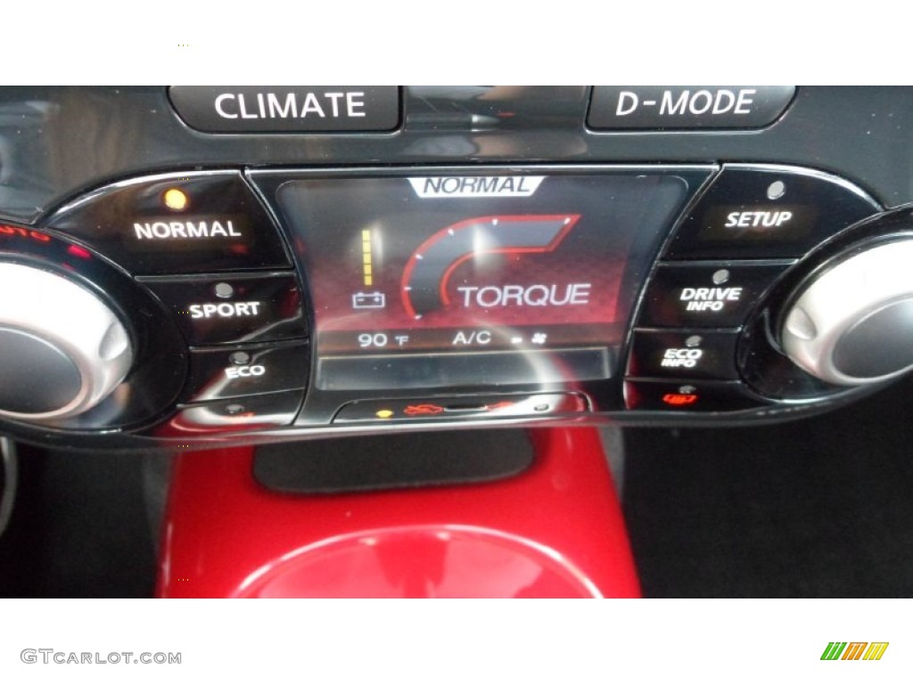2011 Nissan Juke SV Controls Photo #80161608