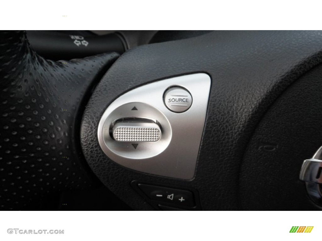 2011 Nissan Juke SV Controls Photo #80161770