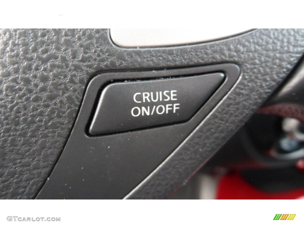 2011 Nissan Juke SV Controls Photo #80161800
