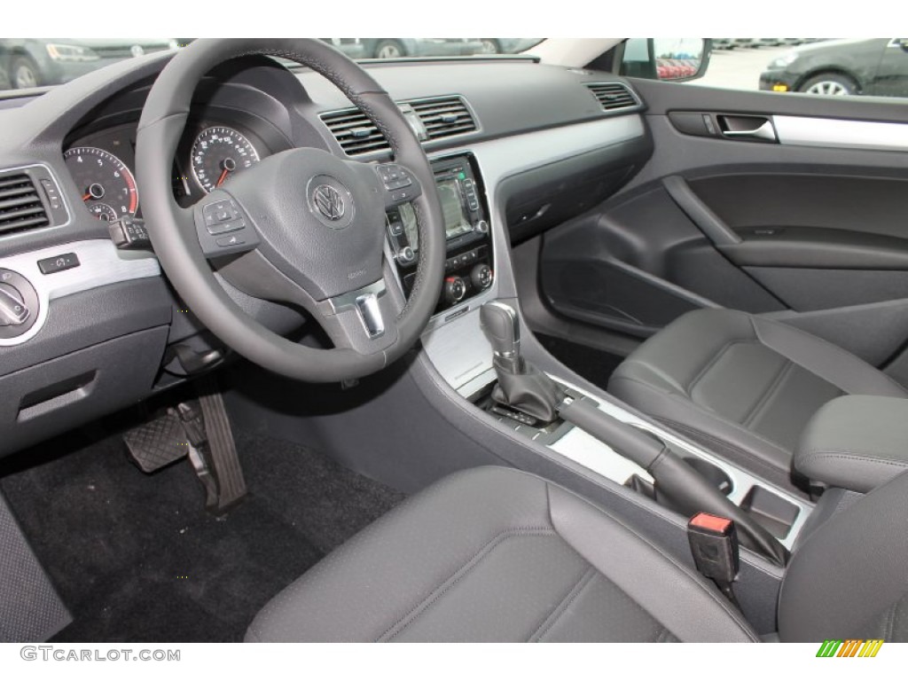 2013 Passat 2.5L SE - Reflex Silver Metallic / Titan Black photo #12