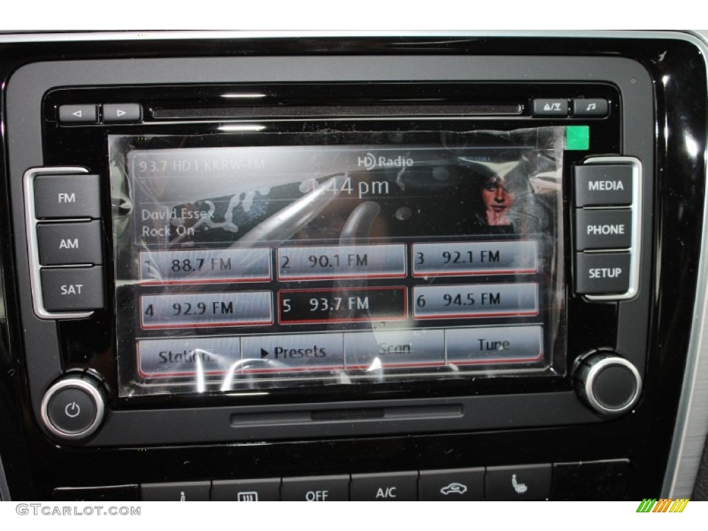 2013 Passat 2.5L SE - Reflex Silver Metallic / Titan Black photo #17