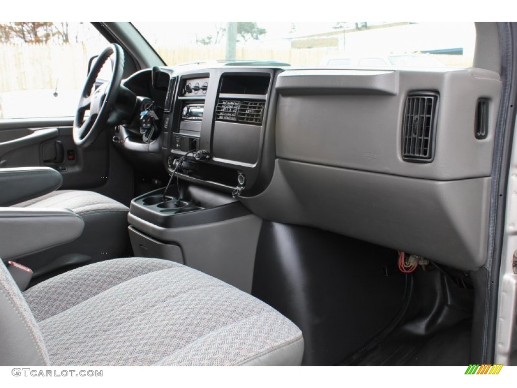 2007 GMC Savana Van 2500 Cargo Medium Pewter Dashboard Photo #80162977