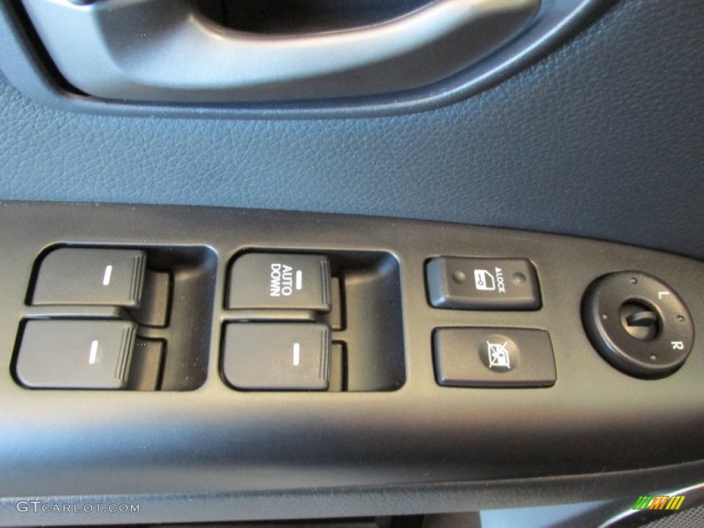 2011 Kia Soul + Controls Photo #80164320