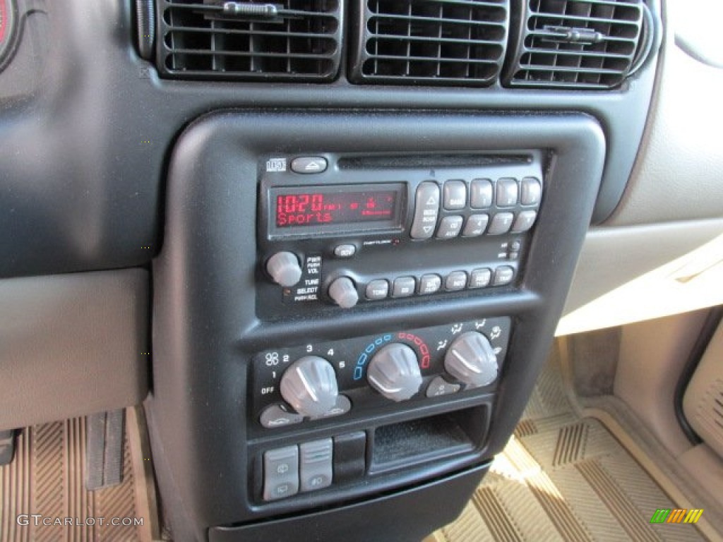 2003 Pontiac Montana Standard Montana Model Controls Photo #80168925