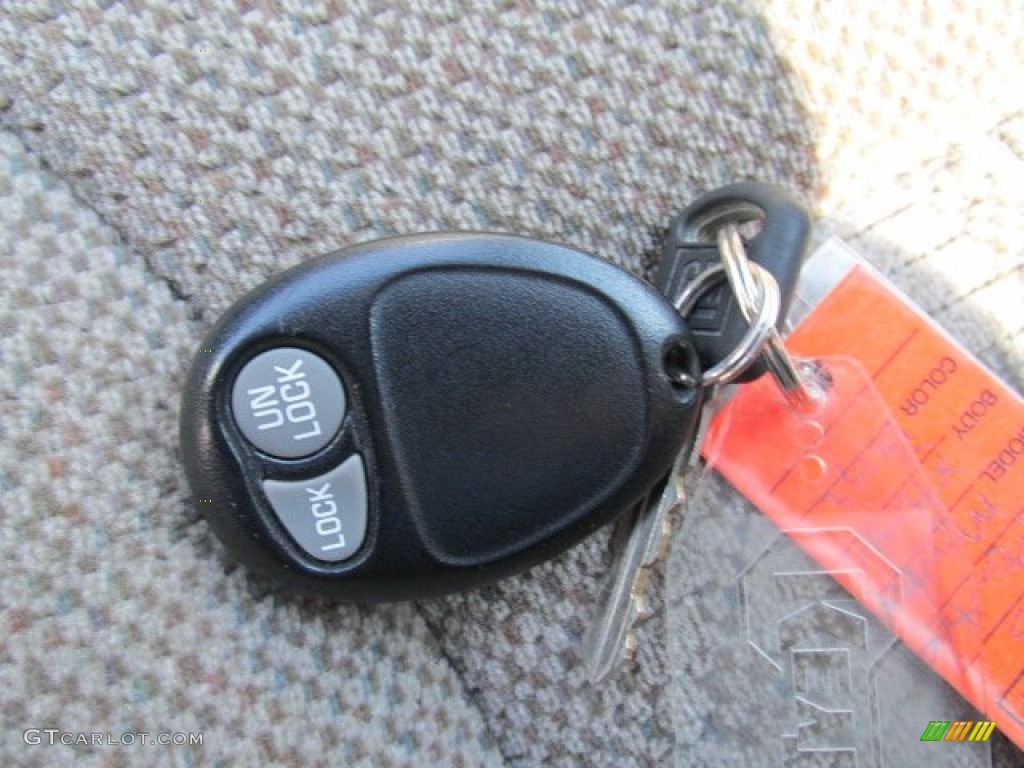 2003 Pontiac Montana Standard Montana Model Keys Photo #80169027