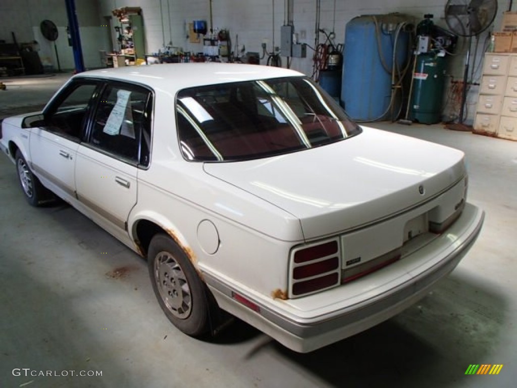 1994 Cutlass Ciera S - Bright White / Garnet Red photo #4