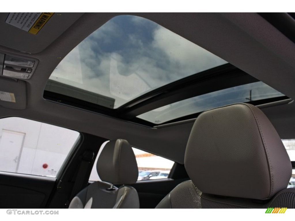 2012 Hyundai Veloster Standard Veloster Model Sunroof Photo #80176447