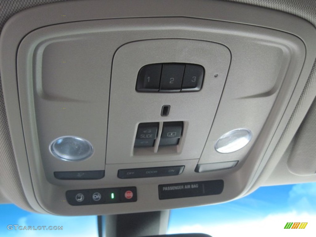 2013 Cadillac XTS Luxury FWD Controls Photo #80176915