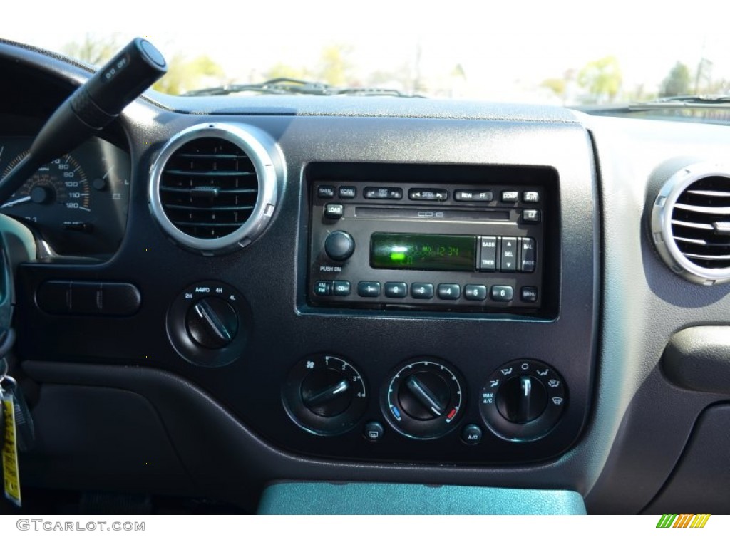 2003 Expedition XLT 4x4 - Silver Birch Metallic / Flint Grey photo #16