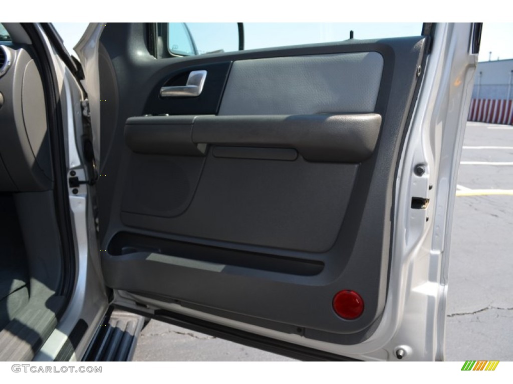 2003 Expedition XLT 4x4 - Silver Birch Metallic / Flint Grey photo #28