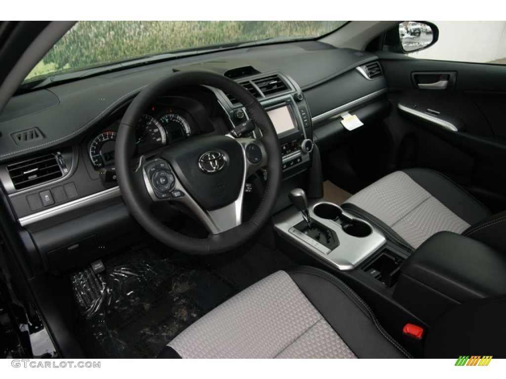 2013 Camry SE - Attitude Black Metallic / Black/Ash photo #5