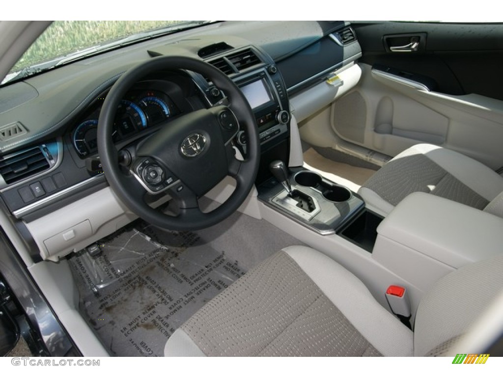 2013 Camry Hybrid LE - Magnetic Gray Metallic / Light Gray photo #5