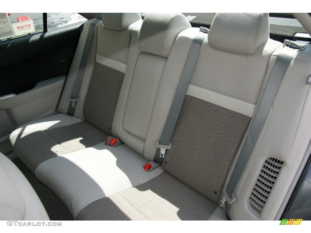 2013 Camry Hybrid LE - Magnetic Gray Metallic / Light Gray photo #7