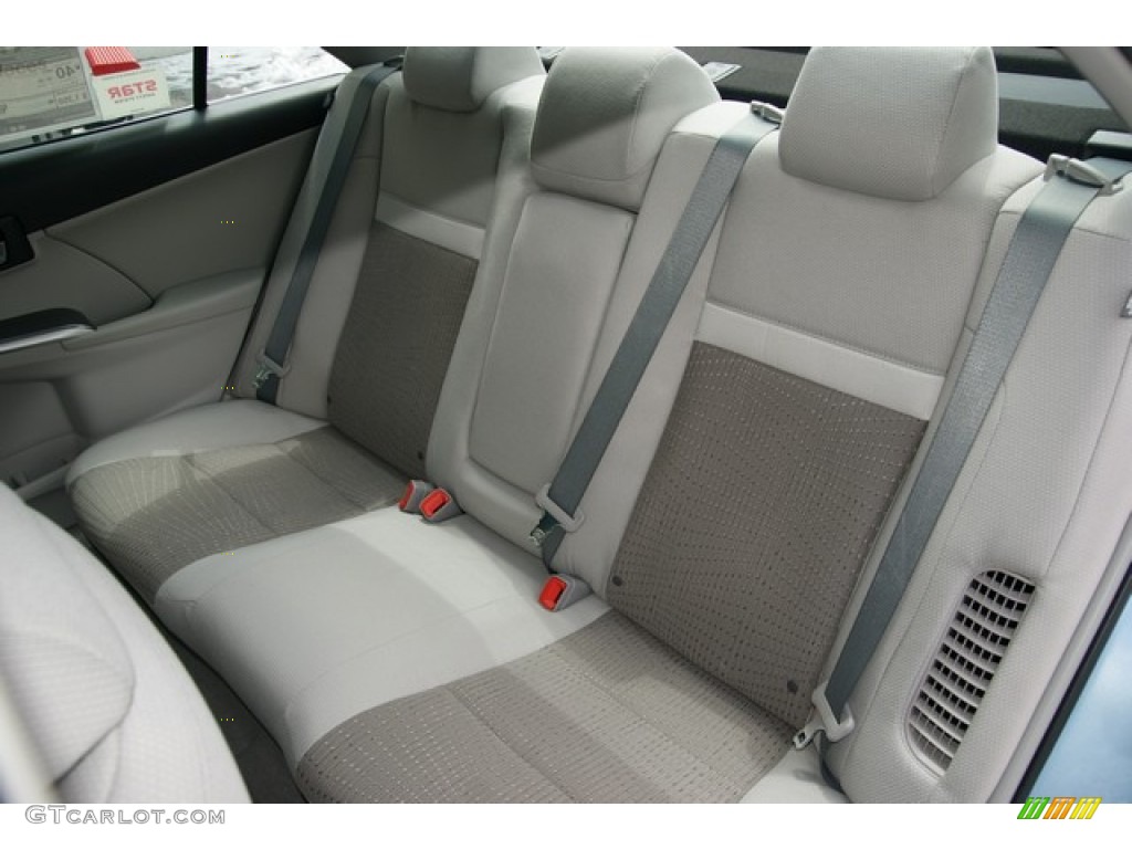 2013 Camry Hybrid XLE - Clearwater Blue Metallic / Ivory photo #7