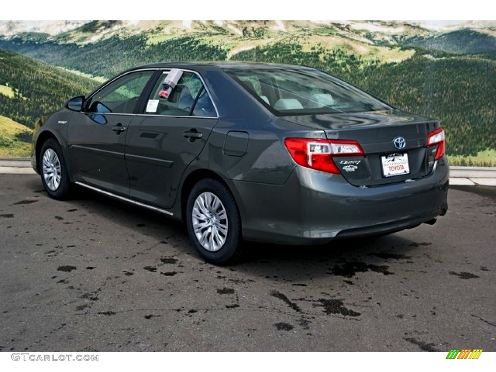 2013 Camry Hybrid LE - Cypress Green Metallic / Light Gray photo #2