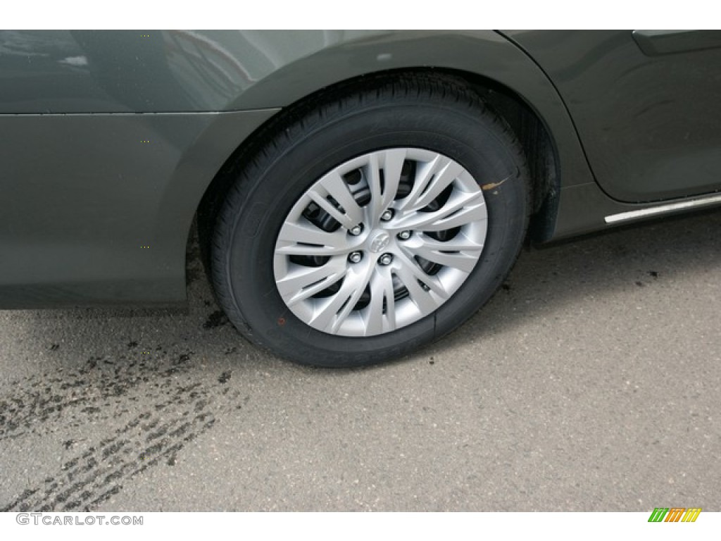 2013 Camry Hybrid LE - Cypress Green Metallic / Light Gray photo #9