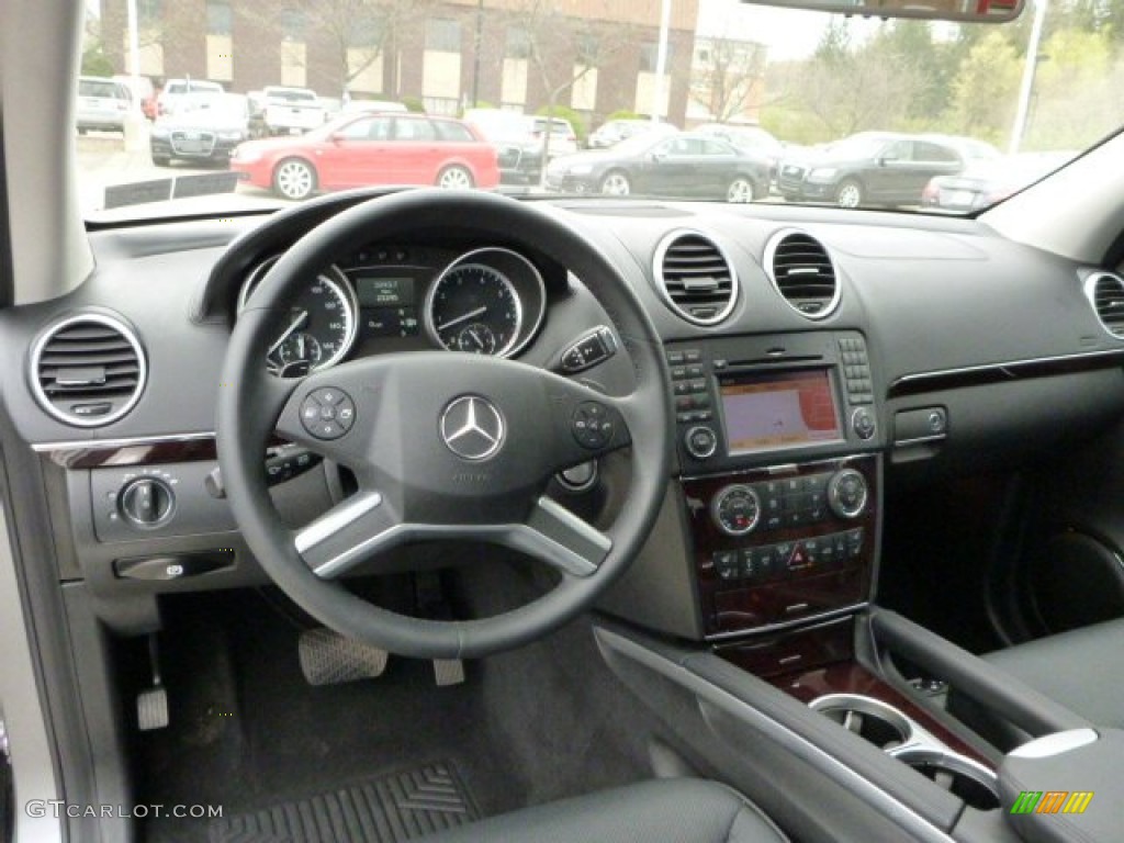 2011 Mercedes-Benz GL 550 4Matic Black Dashboard Photo #80181310