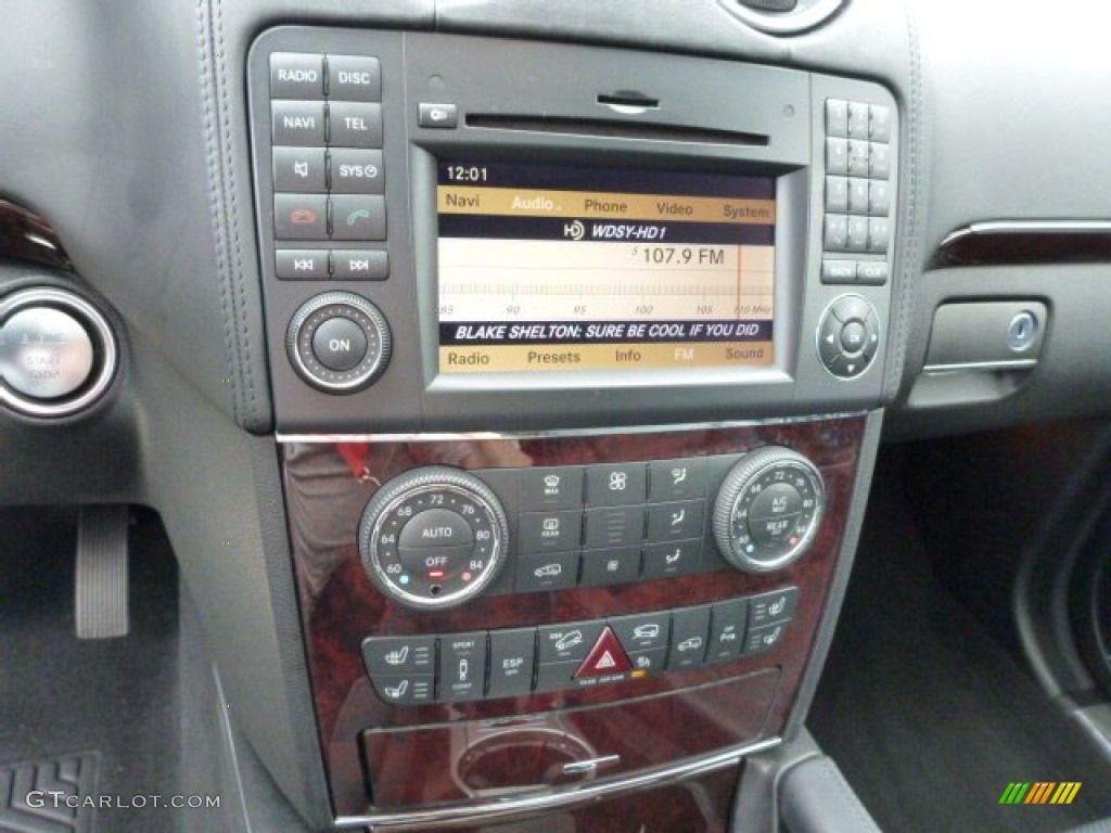 2011 Mercedes-Benz GL 550 4Matic Controls Photos