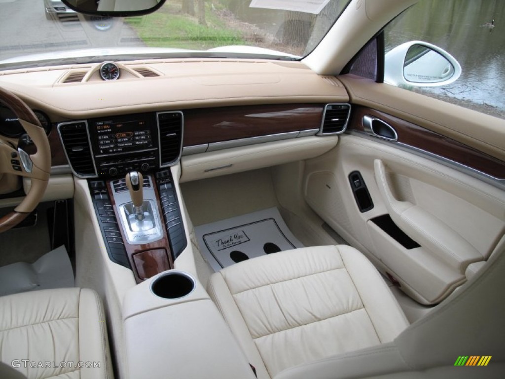 2011 Porsche Panamera 4 Luxor Beige/Cream Dashboard Photo #80181712
