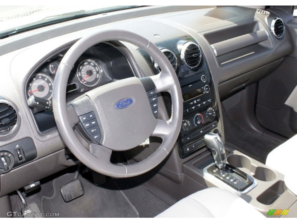 2009 Ford Taurus X SEL Dashboard Photos