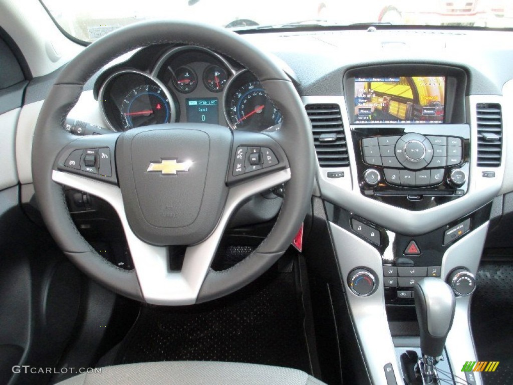 2013 Chevrolet Cruze ECO Dashboard Photos