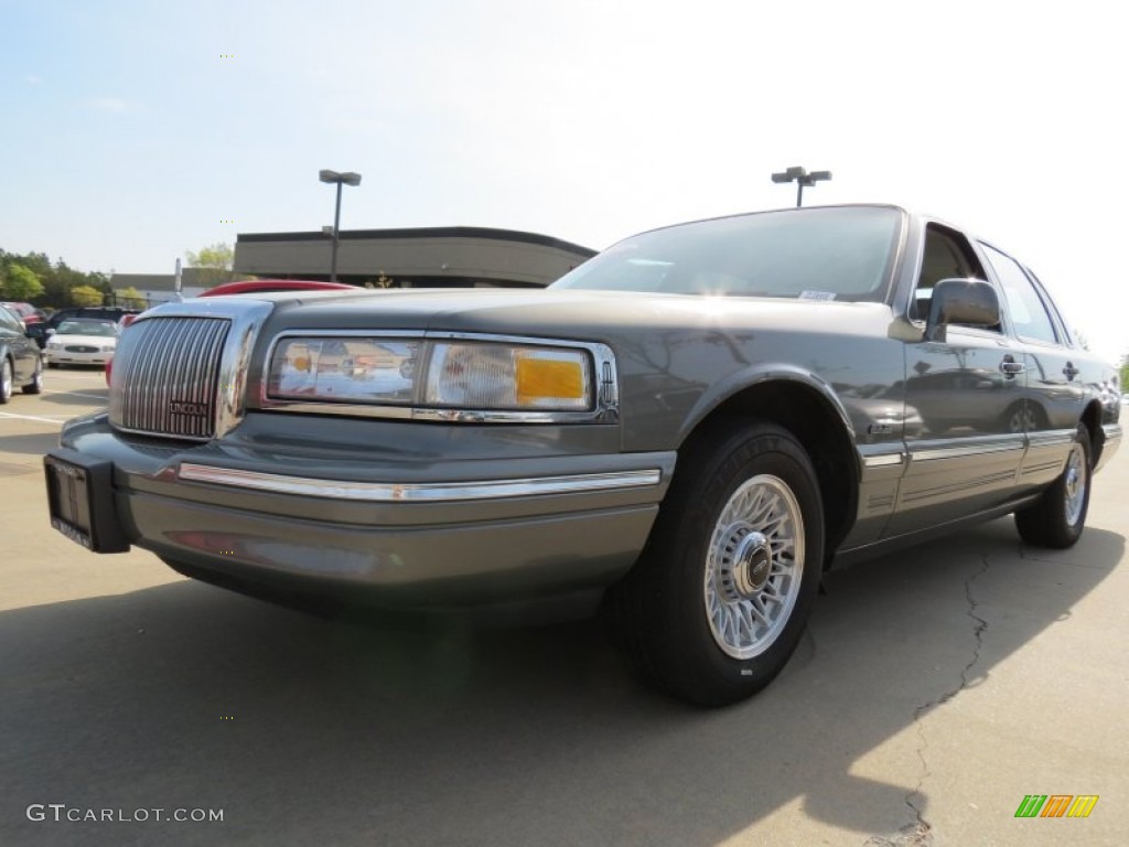 1997 Town Car Executive - Medium Pewter Pearl Metallic / Light Graphite photo #1