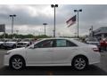 Super White - Camry SE Photo No. 5