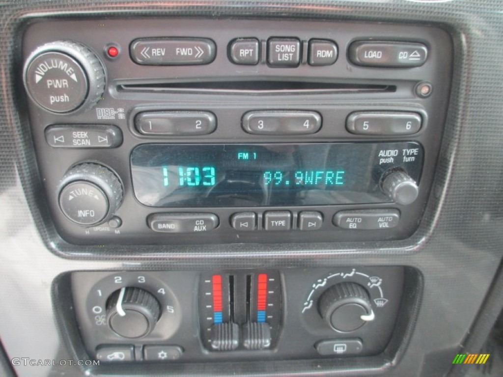 2006 GMC Envoy SLE 4x4 Audio System Photo #80191210