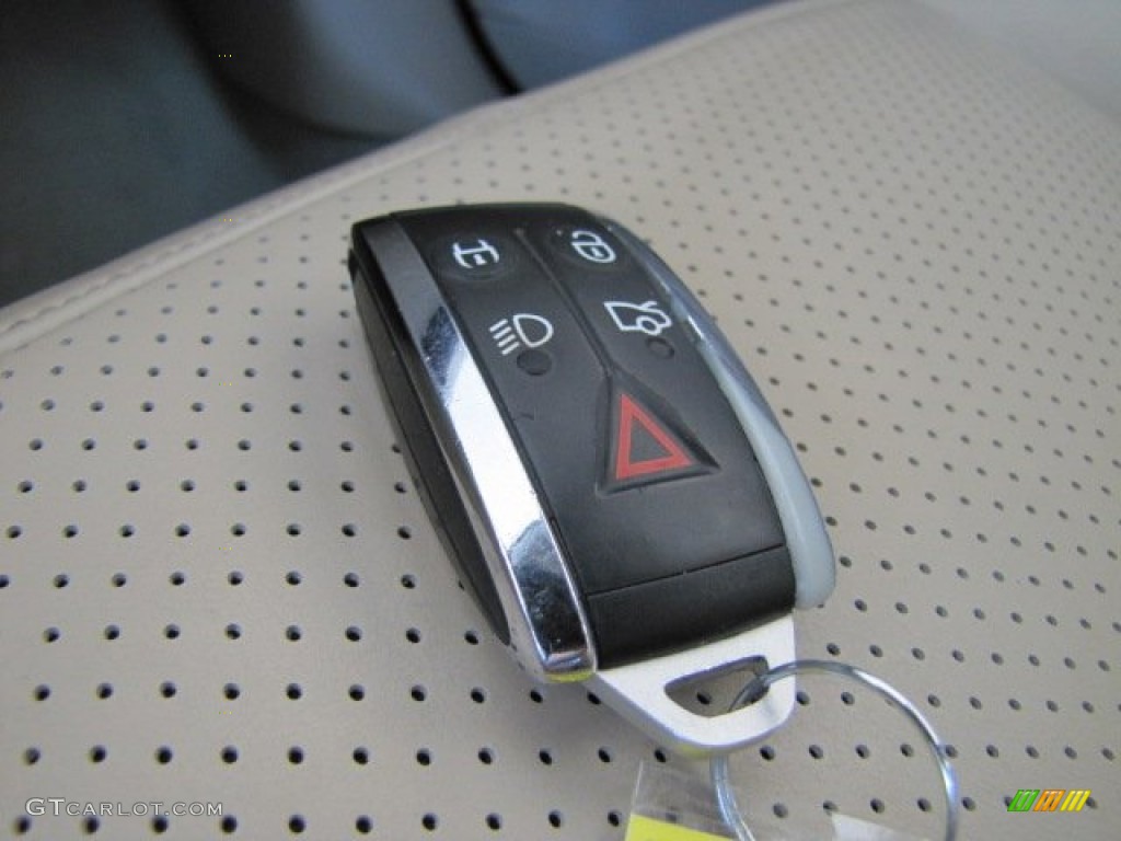 2009 Jaguar XF Supercharged Keys Photos