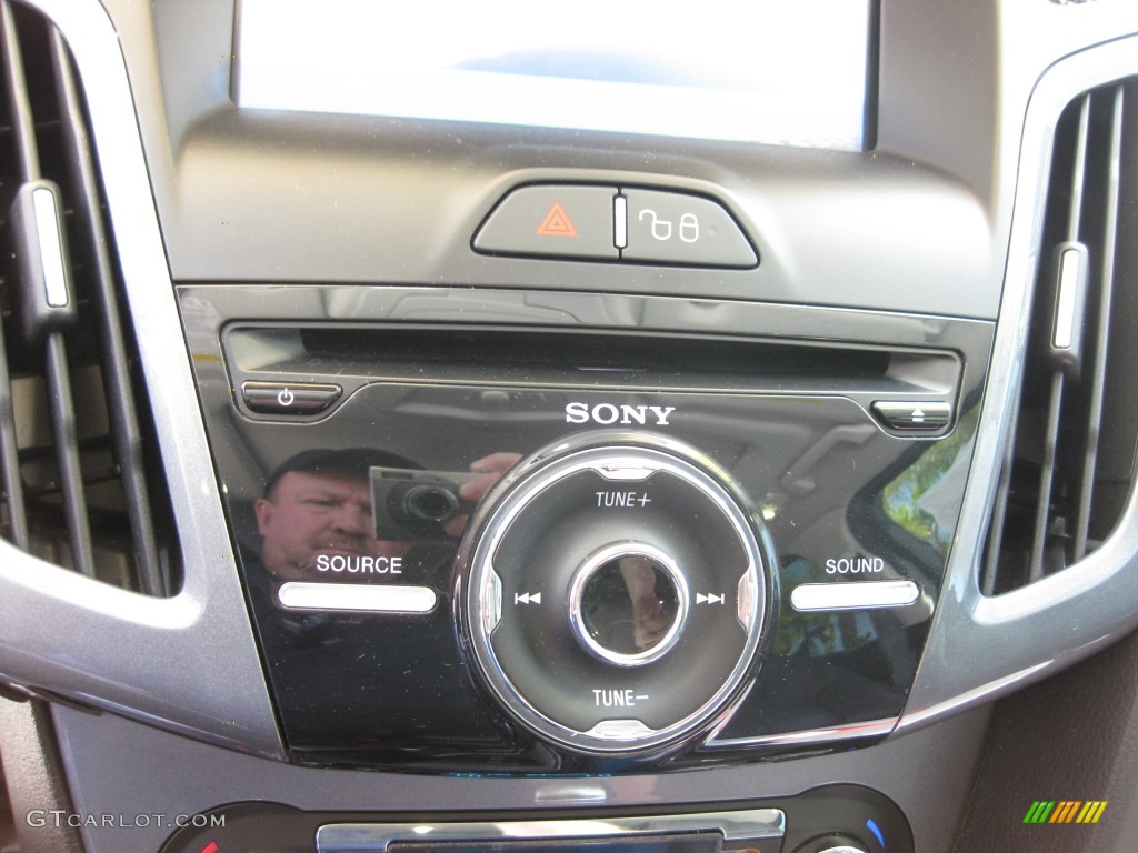 2012 Ford Focus Titanium 5-Door Controls Photo #80199521