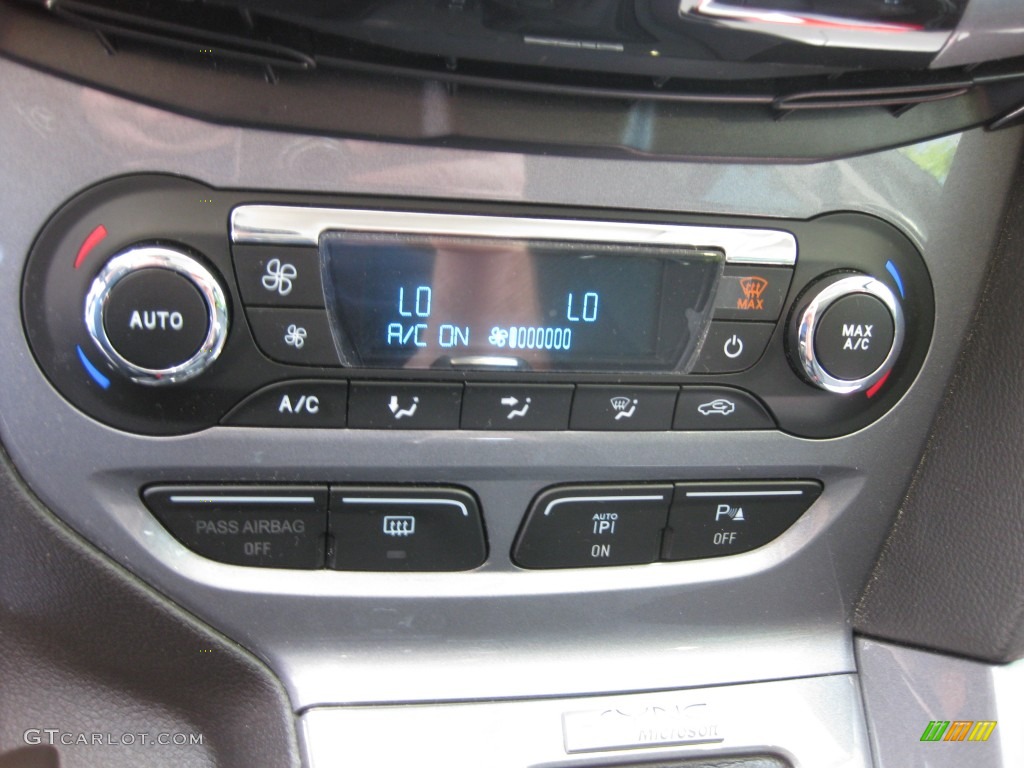 2012 Ford Focus Titanium 5-Door Controls Photo #80199614