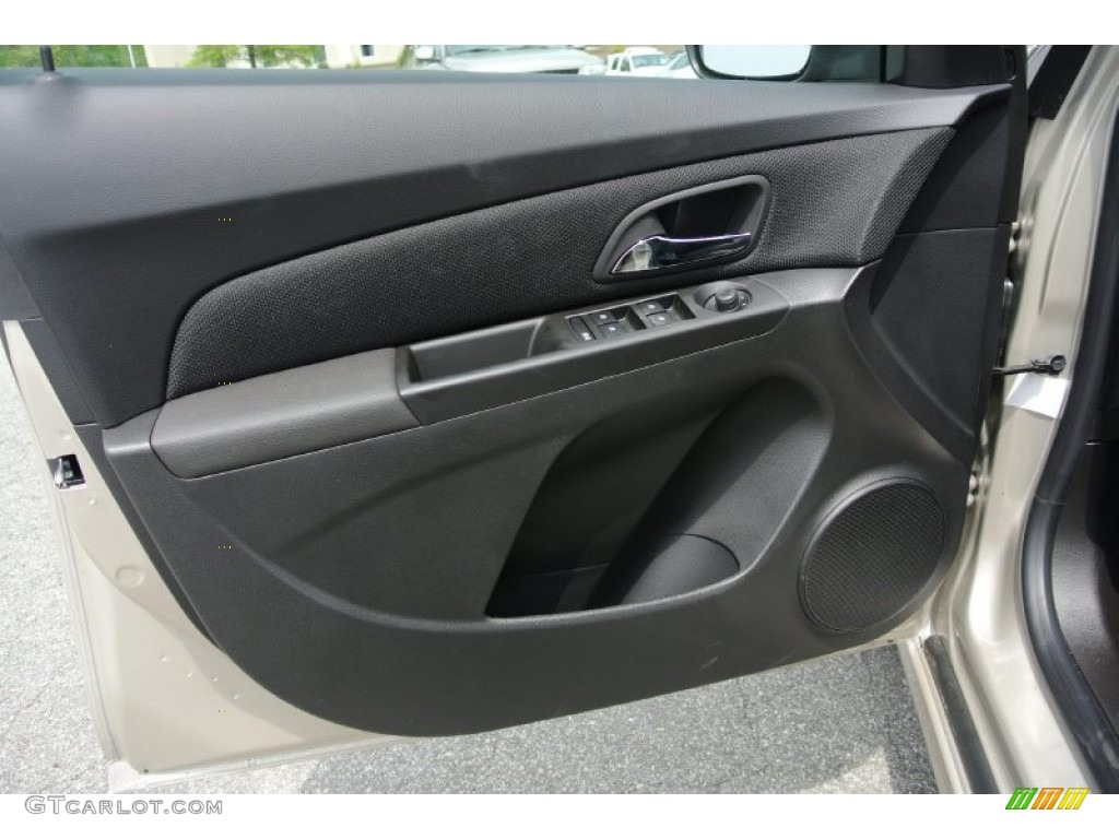 2013 Chevrolet Cruze LT/RS Jet Black Door Panel Photo #80200114