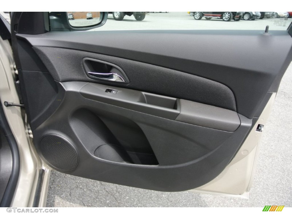 2013 Chevrolet Cruze LT/RS Jet Black Door Panel Photo #80200289