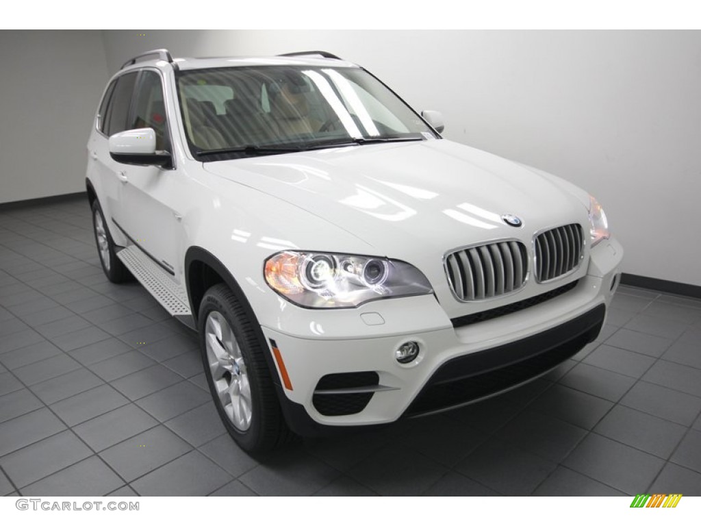 2013 X5 xDrive 35i Premium - Alpine White / Sand Beige photo #5
