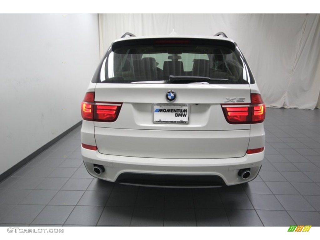 2013 X5 xDrive 35i Premium - Alpine White / Sand Beige photo #10
