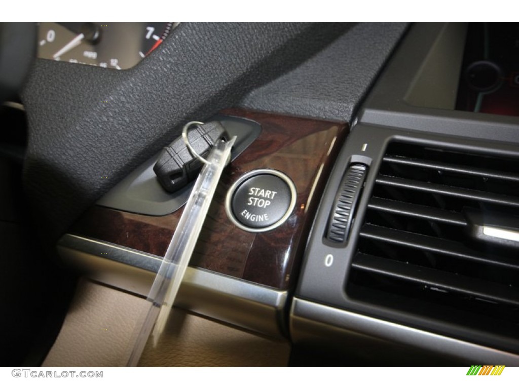 2013 X5 xDrive 35i Premium - Alpine White / Sand Beige photo #24