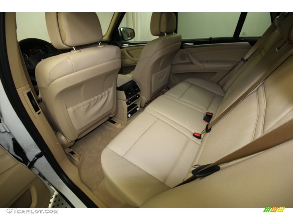 2013 X5 xDrive 35i Premium - Alpine White / Sand Beige photo #28