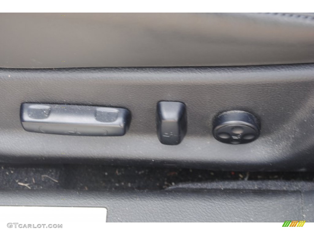 2010 Hyundai Genesis 3.8 Sedan Controls Photo #80208805