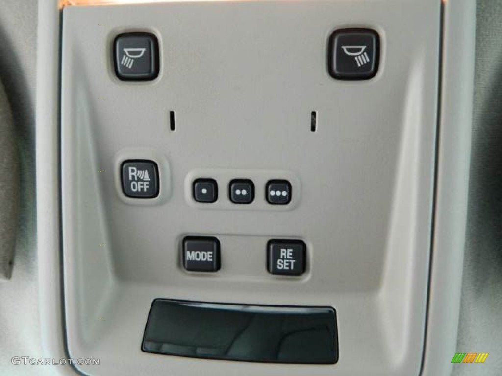 2003 Lincoln Town Car Signature Controls Photo #80208927